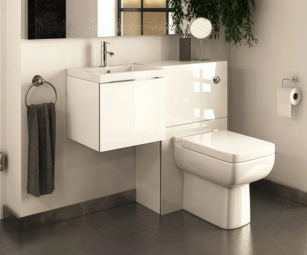 Geometrik lavabo, tuvalet ve depolama alanı bir arada.