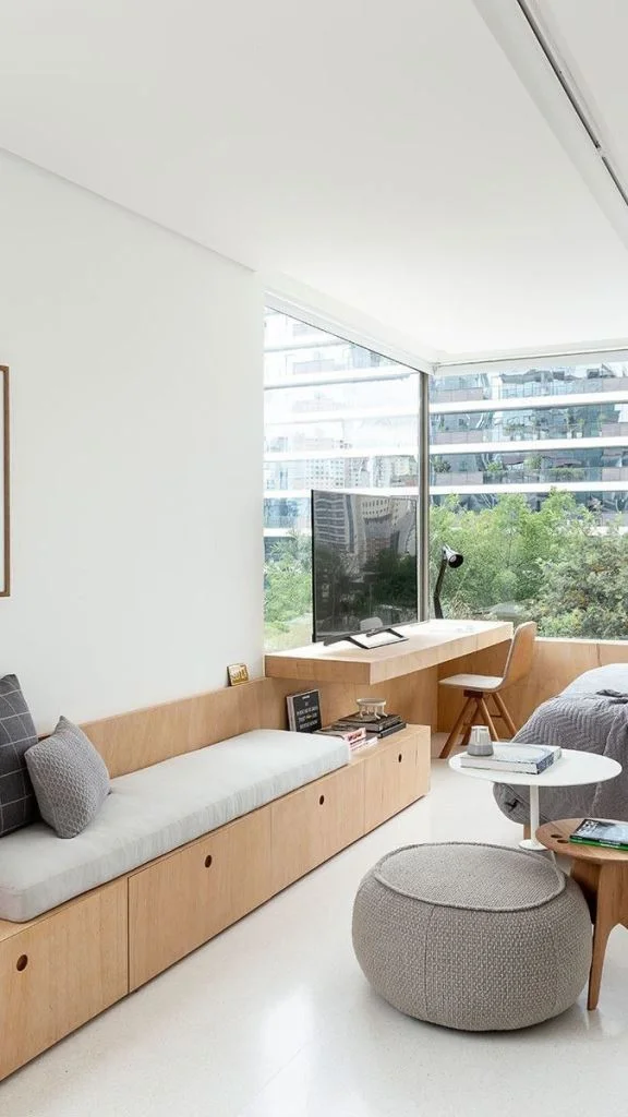 Uzatılmış döşemeli bu depolama daybed'i, modern veya minimal oturma odaları için harika bir fikir.
