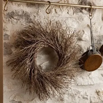 Dal kullanılarak hazırlanan rustik çelenk sonbahar için harika bir fikir ve sadece sonbaharda değil, diğer mevsimlerde de kullanılabilir.