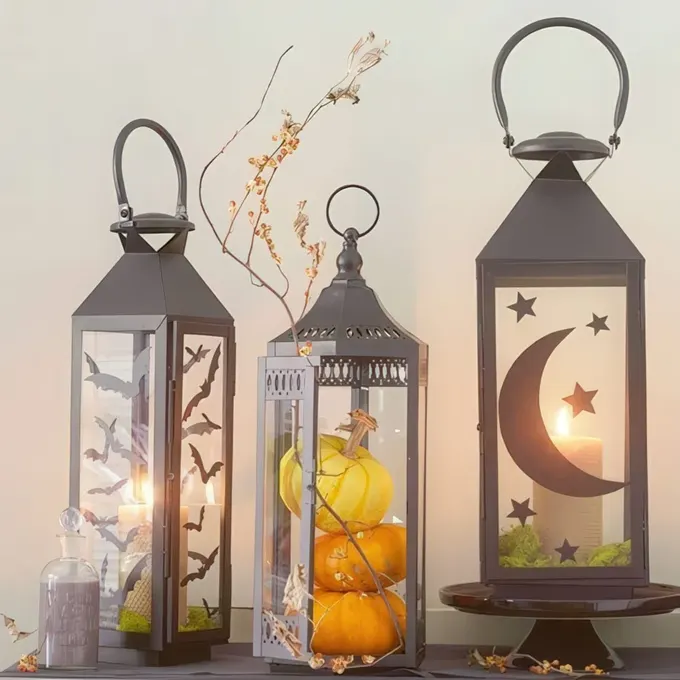Birçok silüeti kesin ve Halloween için fenerlere yapıştırarak harika bir dekor oluşturun.