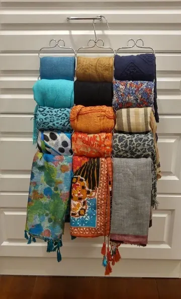 Bu hafif tel tutucular kapı, dolap veya gardırop gibi her yere asmak için uygundur.