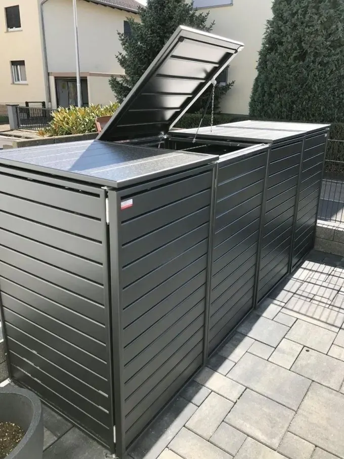 Kapaklı siyah çıtalı kutular, kullandığınız tüm çöp kutularını gizleyebilir.