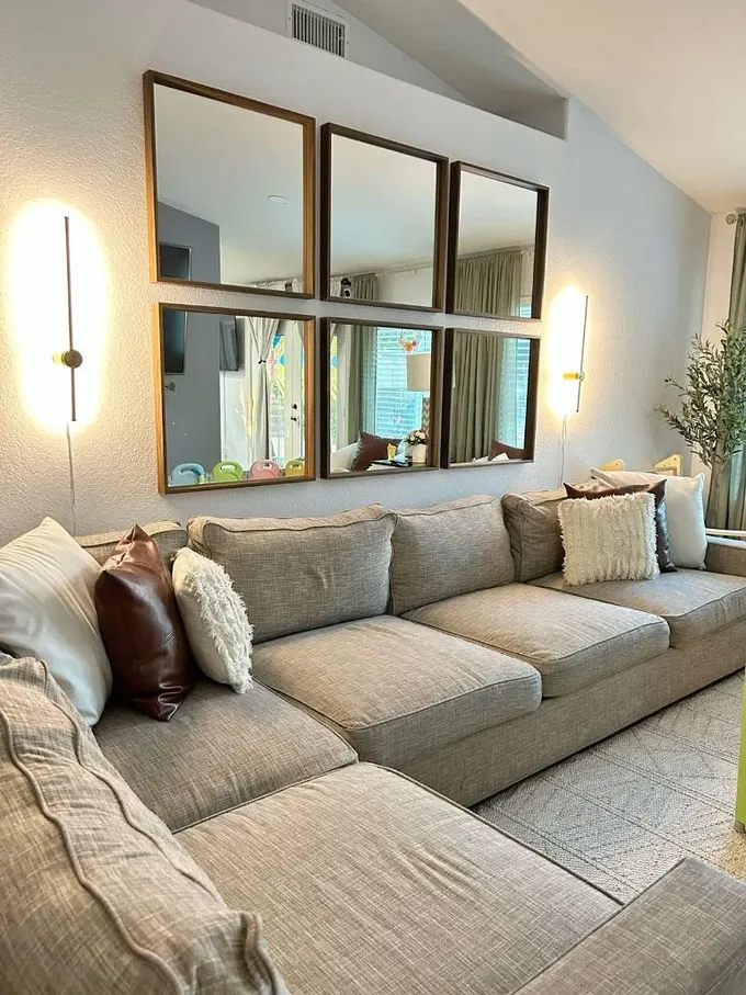 Vintage tarzı sevmiyorsanız, minimalist çerçeveli modern aynalarla bir ızgara galeri duvarı yapabilirsiniz.