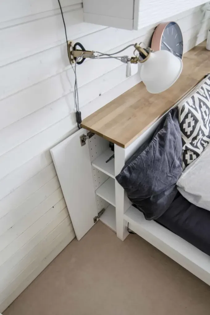 IKEA Malm başlık, Metod mutfak dolapları, vernikli huş kontrplak panel ve HAGGENY kapılarla yenilendi. Yeterli depolama ve benzersiz tasarım sunar, modern yatak odaları için mükemmel.