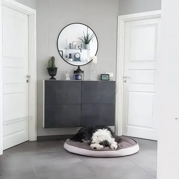 Beton kapaklar bu giriş ünitesine son derece modern bir görünüm kazandırıyor.