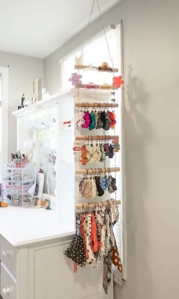 Kancalı çok katlı merdiven, tokalar, saç lastikleri, fularlar için çok yönlü.
