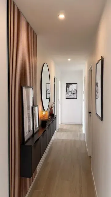 IKEA Trones, koridorlar için mükemmel bir çözüm, birkaç parça duvara monte edildiğinde şık bir depolama ünitesi oluşur.