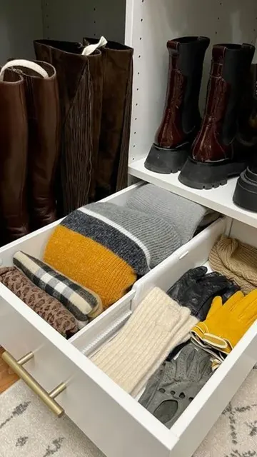 Bu çekmece kazak, atkı ve eldiven depolamak için; lavanta keseleri ekleyin.