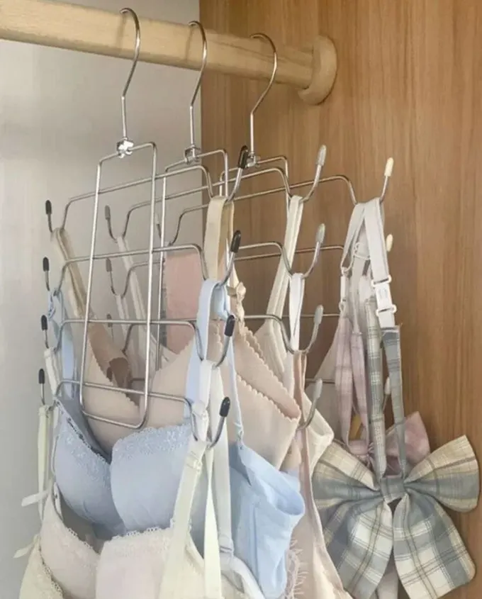 Katmanlı bu sütyen askıları, raf alanından tasarruf sağlıyor.