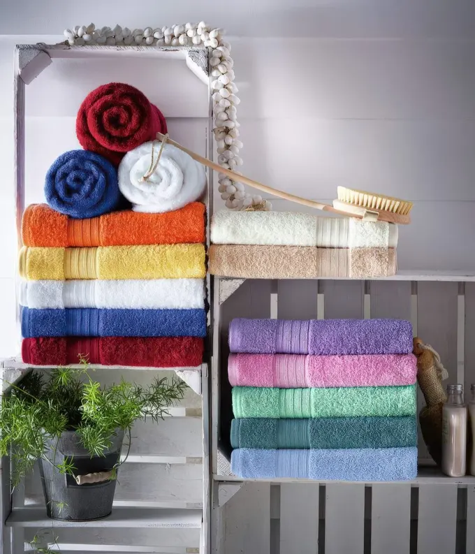 Kasa şeklindeki yeniden kullanılmış duvar rafları, havlu, bitki ve diğer banyo eşyalarınızı saklamak için ideal.