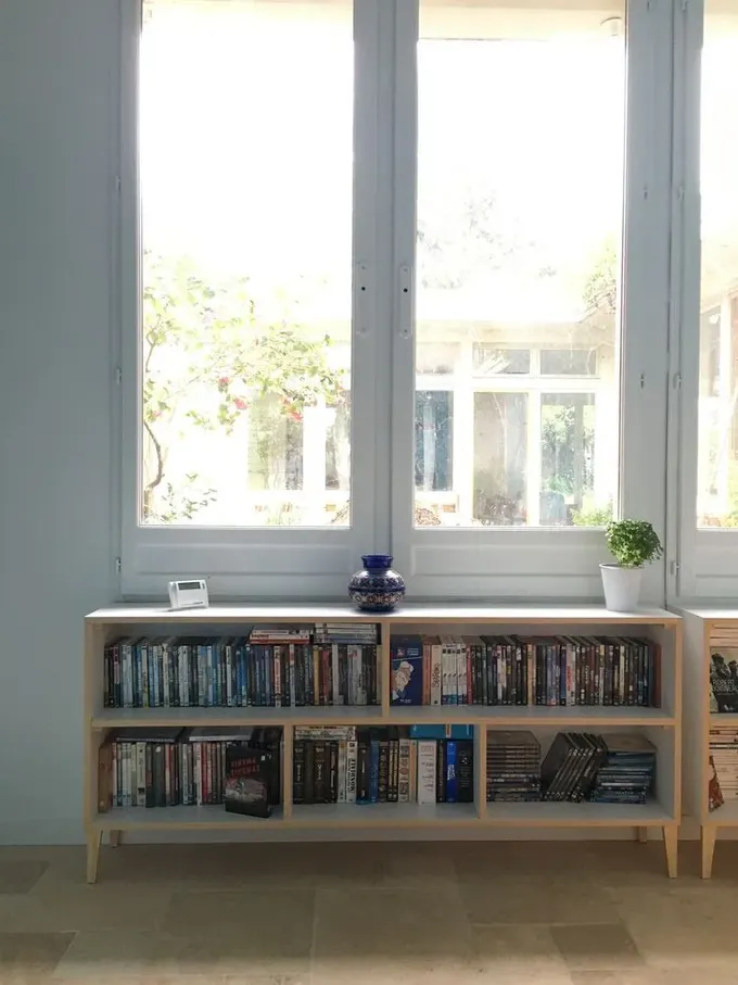 Sorun çıkarmak istemiyorsanız pencere altı yüksekliğini ölçüp, manzaraya ve ışığa engel olmayan depolama alın.