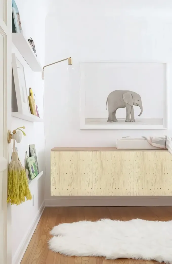 Değiştirilmiş asma IKEA Besta ünitesi.