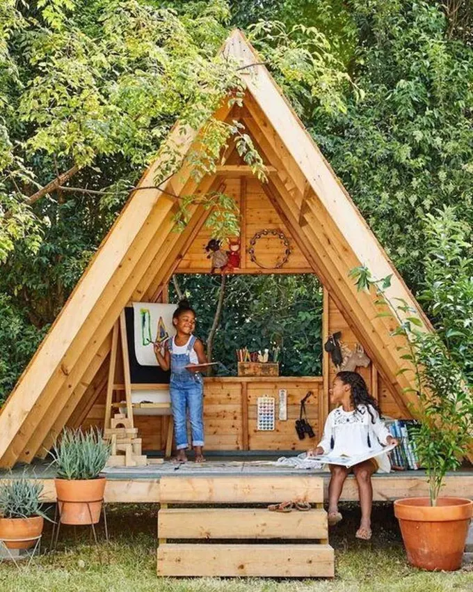 Boyalı bu teepee çocuklar için mükemmel, yetişkinler de şezlong koyup kullanabilir.